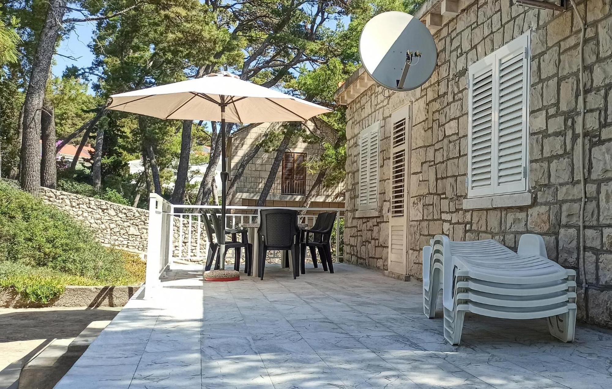 Amazing Apartment In Lumbarda With Kitchen Exterior foto